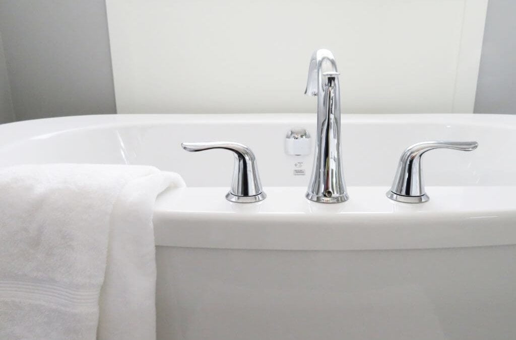 How To Choose A Great Bathtub For A Small Bathroom